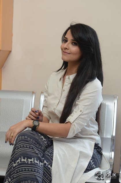 Anasuya-at-Kshanam-Movie-First-Look-Launch